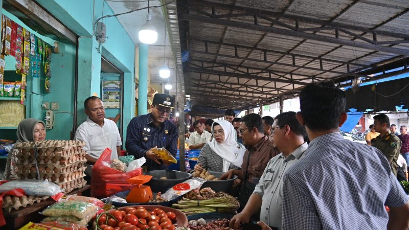 Pj. Walikota Letnan Pantau Harga Kebutuhan Pokok Di Pasar