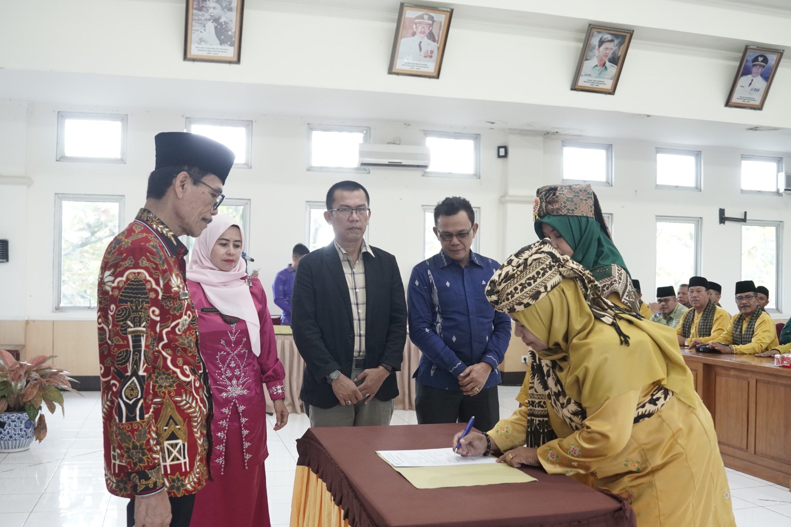 Sertijab Kepala Sekolah SD dan SMP, Bupati Safaruddin Tantang Kepala Sekolah Sukseskan Program Unggulan Daerah