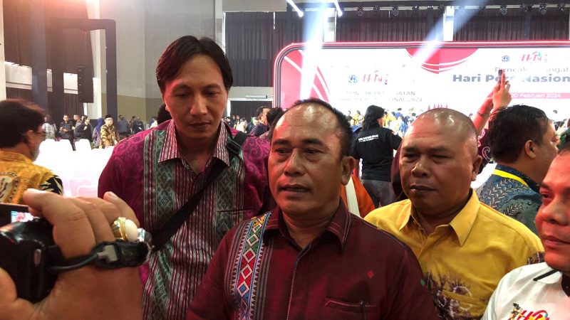 Dihadapan Presiden pada HPN 2024, Ketua DKP PWI Sumut M Syahrir Terima Press Card Number One