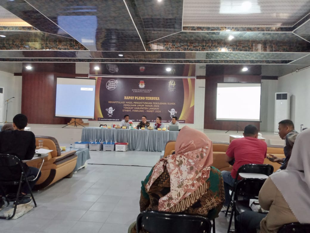 Di Hari Kedua Komisi Pemilihan Umum (KPU) Kabupaten Langkat Gelar Rapat Pleno Rekapitulasi Hasil Perhitungan Suara Pemilu Tahun 2024