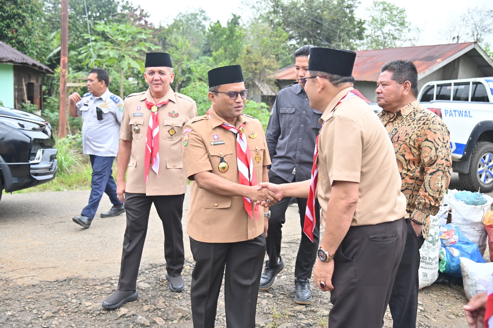Penjabat Walikota Letnan Tinjau Sunat Massal dan Pengobatan Gratis