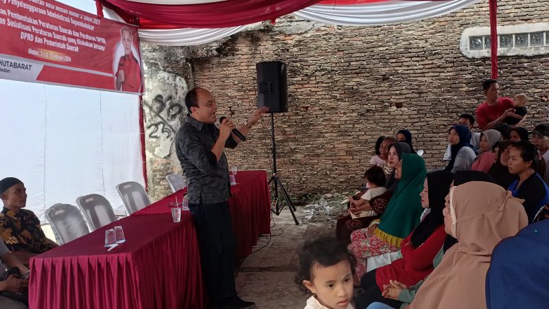 Saat Pelaksanaan Sosperda No.3 Tahun 2021, Edward Diminati Ibu Ibu di Jalan Istiqomah Helvetia Timur