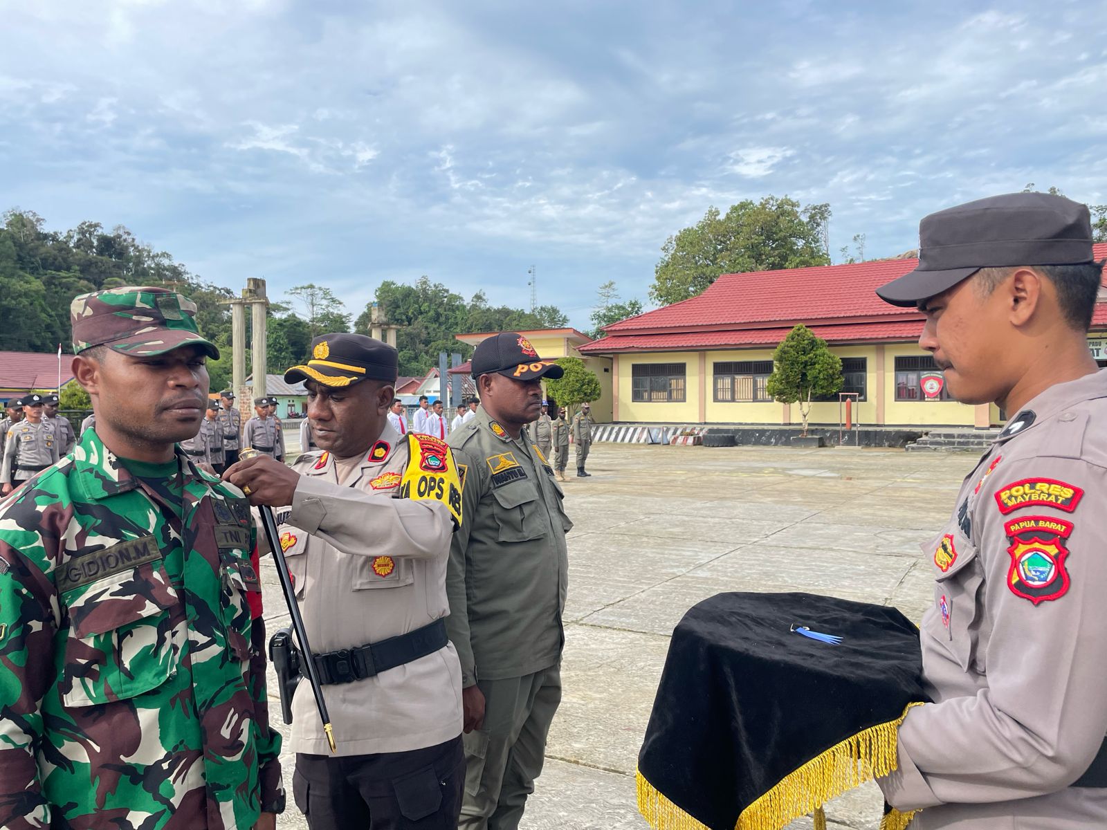 Kapolres Maybrat pimpin Apel Gelar Pasukan Operasi Keselamatan Mansinam 2024 Polres Maybrat, Ada Tujuh Target Operasi