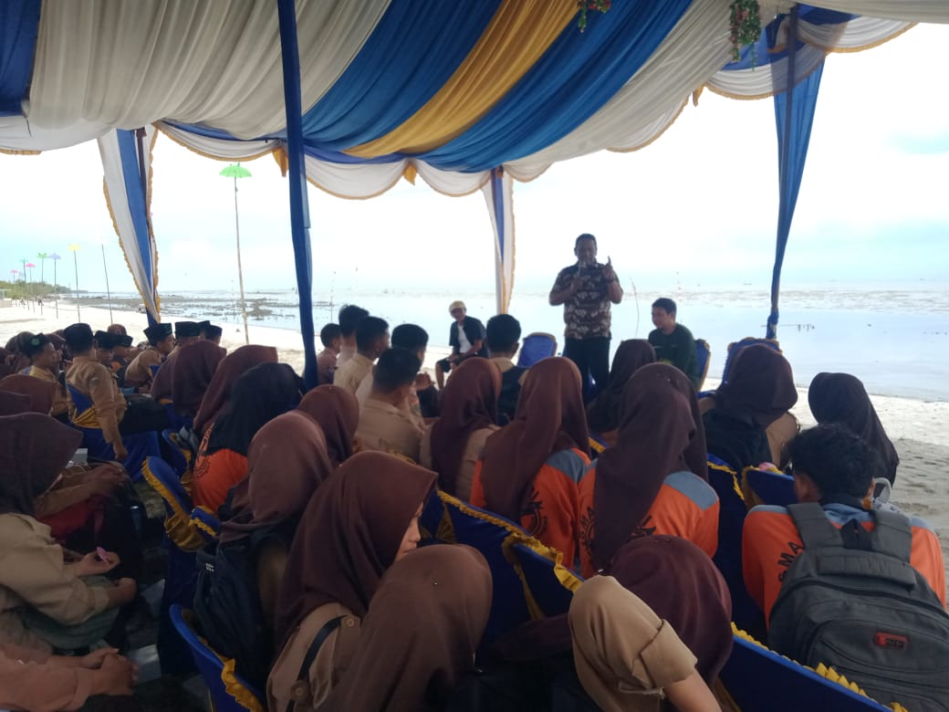 Jaga Lestari Pesisir Pantai Merdeka, Komunitas Seni Telangkai Gelar Seminar Lingkungan