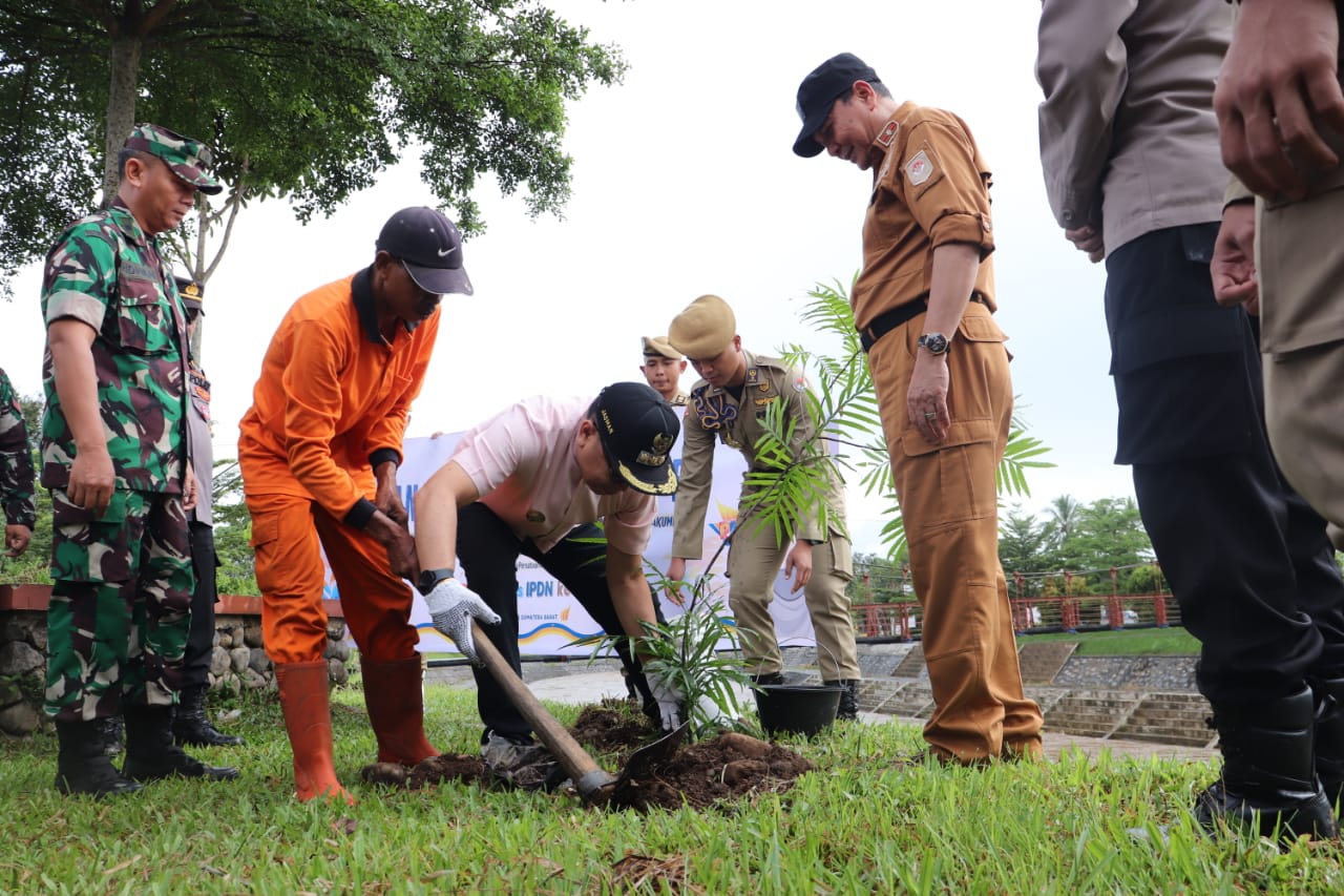 Peringati HPSN, Pemko Payakumbuh Gelar Goro dan Tanam Pohon
