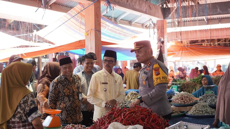 Jelang Ramadhan, Bupati Safaruddin Bersama Forkopimda Tinjau Ketersediaan Pangan di Pasar Nagari Taram