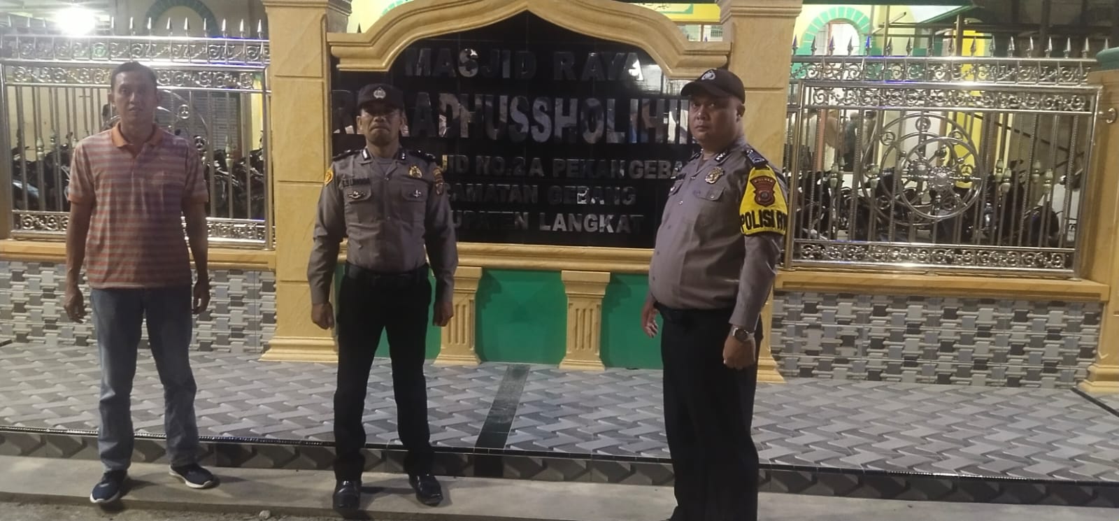 Polres Langkat Bersama Polsek Sejajaran Laksanakan Pengamanan Sholat Tarawih Rahmadhan 1445 H