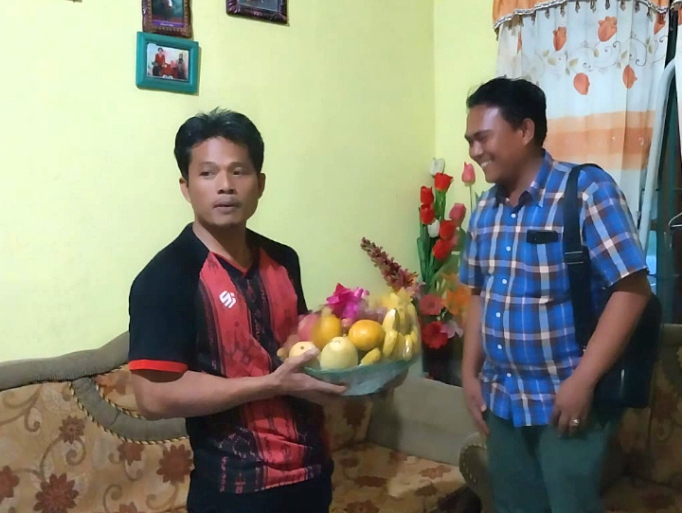 Kapolresta Deli Serdang Berikan Talih Asih Kepada Korban Pengeroyokan