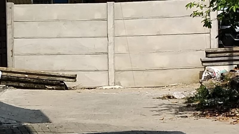 Warga Komplek Katamso Square II Pertanyakan Izin PBG Pemasangan Tembok yang Menutup Akses Jalan