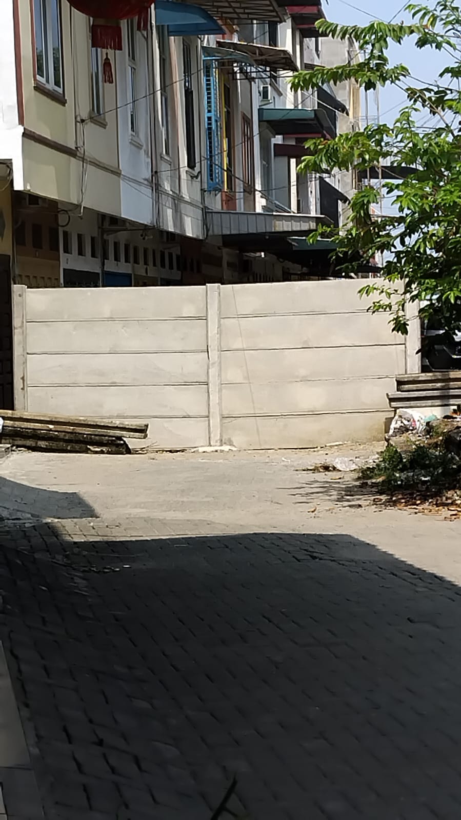 Warga Komplek Katamso Square II Pertanyakan Izin PBG Pemasangan Tembok yang Menutup Akses Jalan