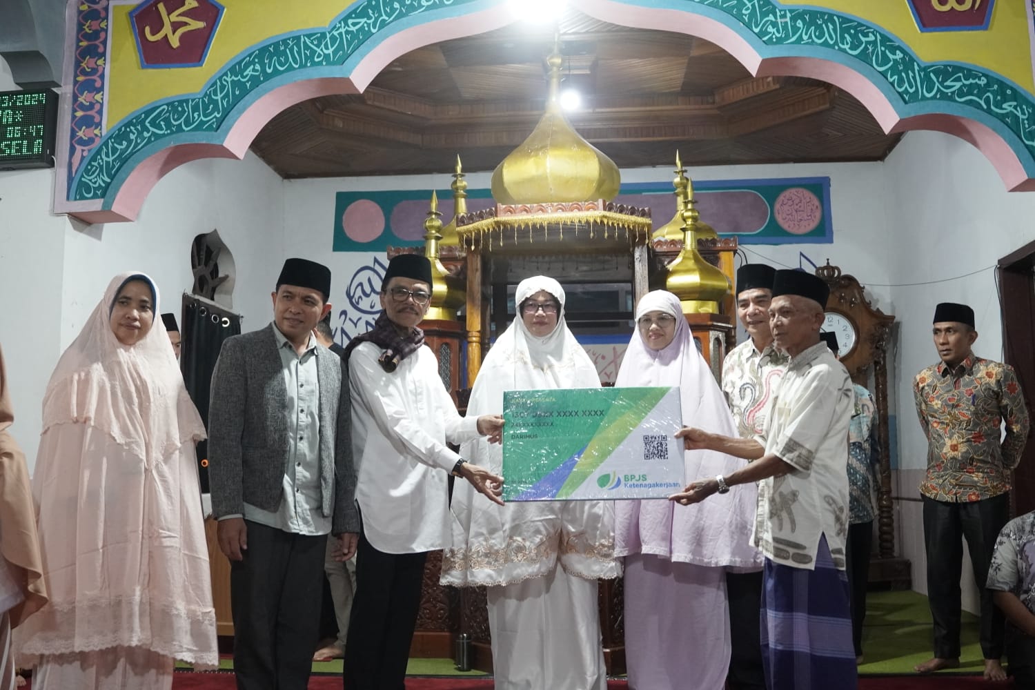 Bupati Safaruddin Dampingi TSR Pemprov Sumbar, Mesjid Raya Ampalu Terima Bantuan Pembangunan