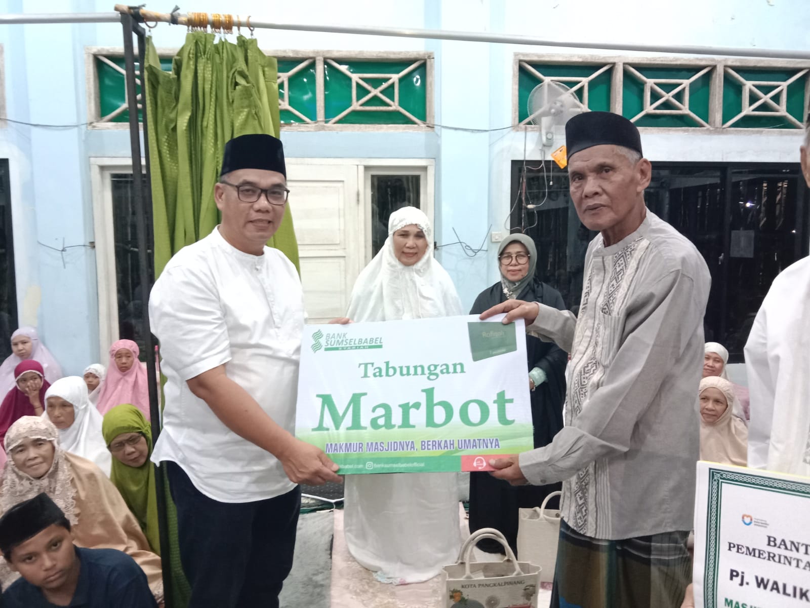 Pejabat Walikota Dan Sekda Kota Pangkalpinang laksanakan sholat terawih Bersama