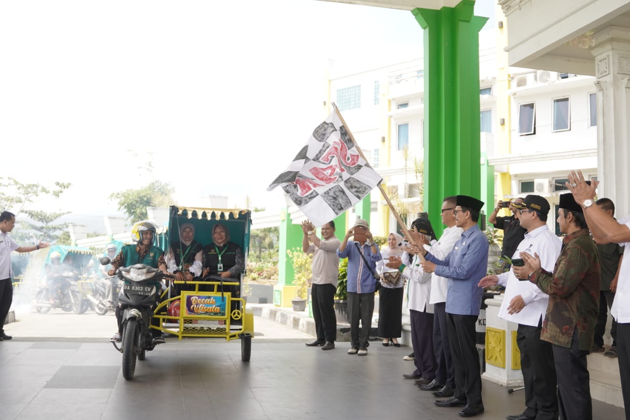 Launching Program Baliko Becs, Bupati Safaruddin Salurkan Bantuan 15 Unit Becak Baznas Limapuluh Kota