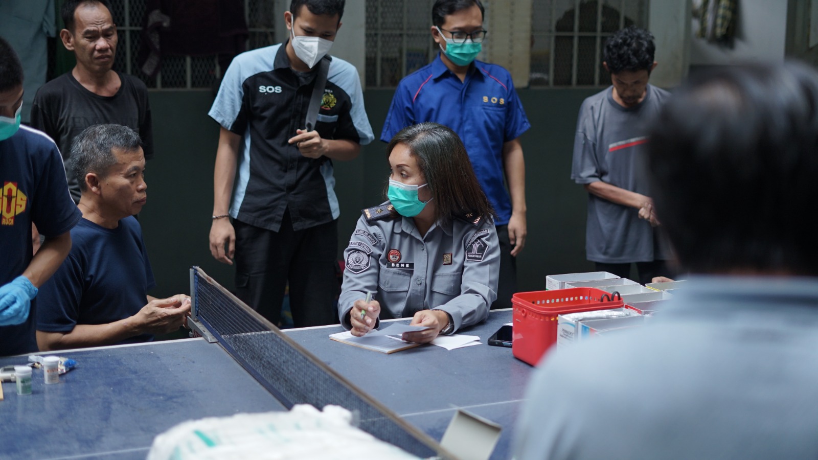 Pastikan Warga Binaan Sehat Di Bulan Puasa, Tim Poliklinik Pratama Rutan Cipinang Jemput Bola ke Blok Lansia
