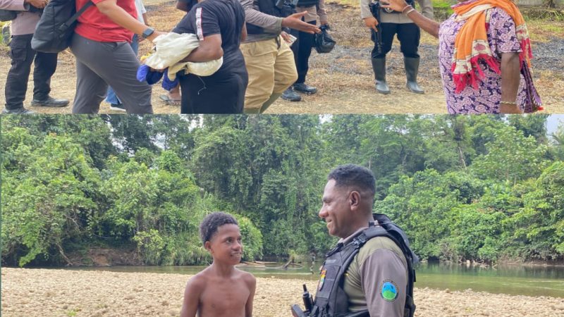 Kapolres Maybrat Bersama Istrinya Bersih-Bersih Rumah Warga Pasca Exodus di Kampung Ayata Tahun 2022