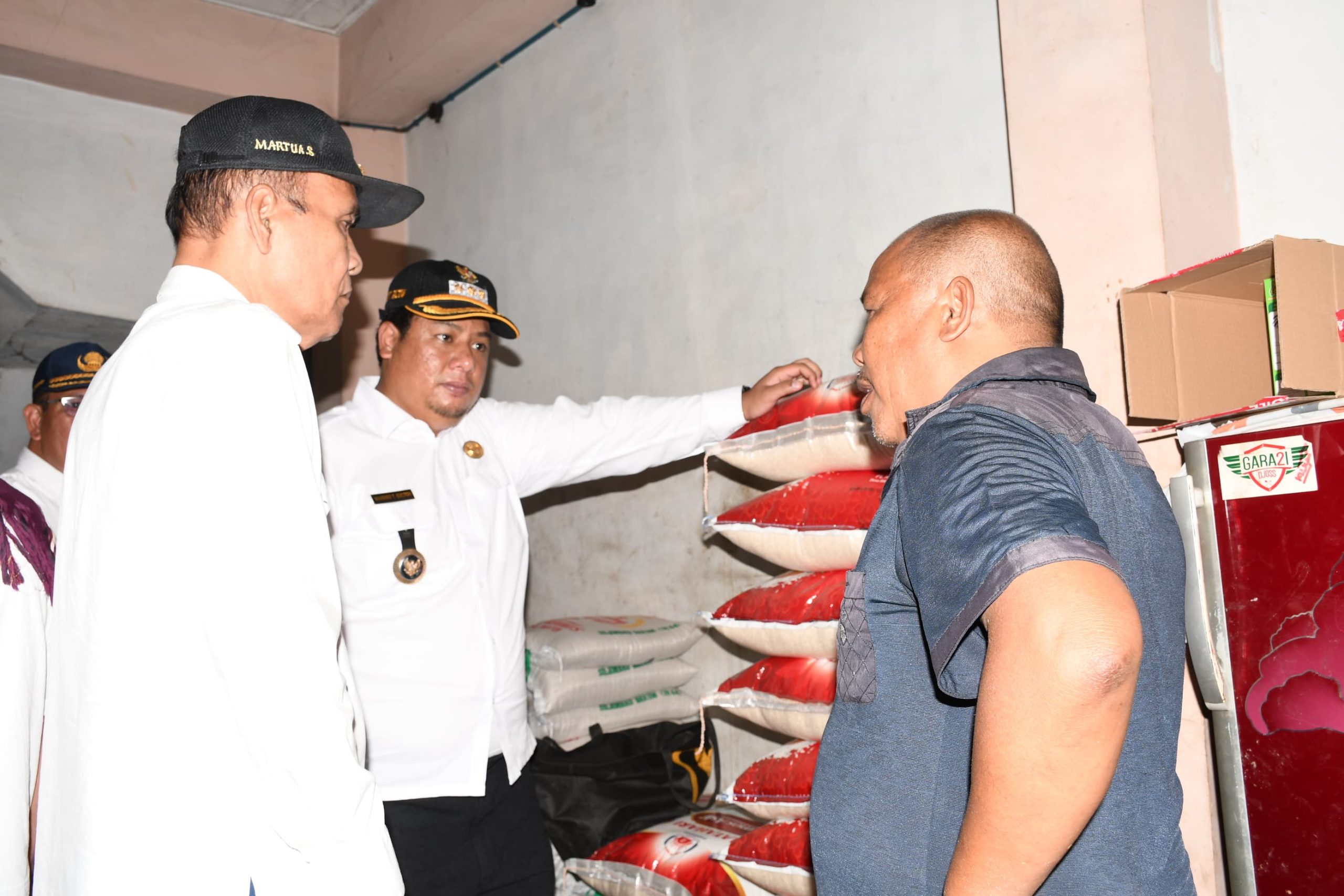 Pastikan Stok dan Stabilitas Harga BAPOKTING, Bupati Samosir Monitoring Pasar 