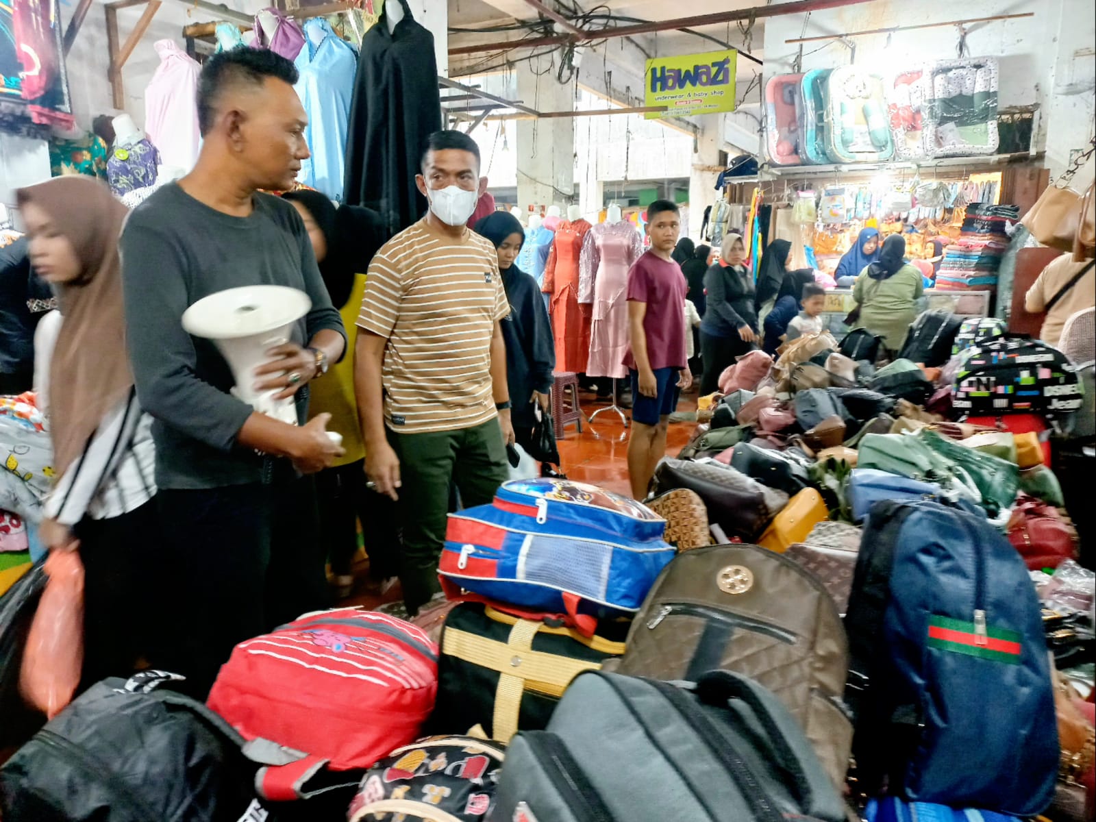 Kunjungan Masyarakat Mulai Padat, PUD Pasar Intensifkan Patroli Tiap 15 Menit Sekali