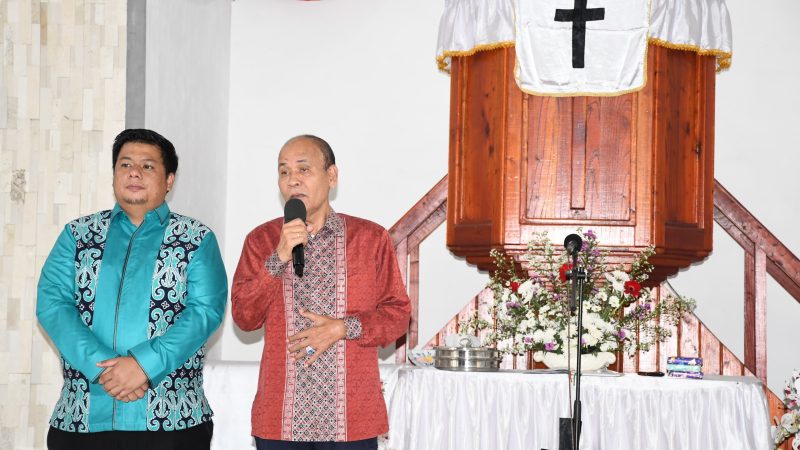 Bupati dan Wabub Samosir Rayakan Paskah Bersama Jemaat HKBP Pangururan Kota 