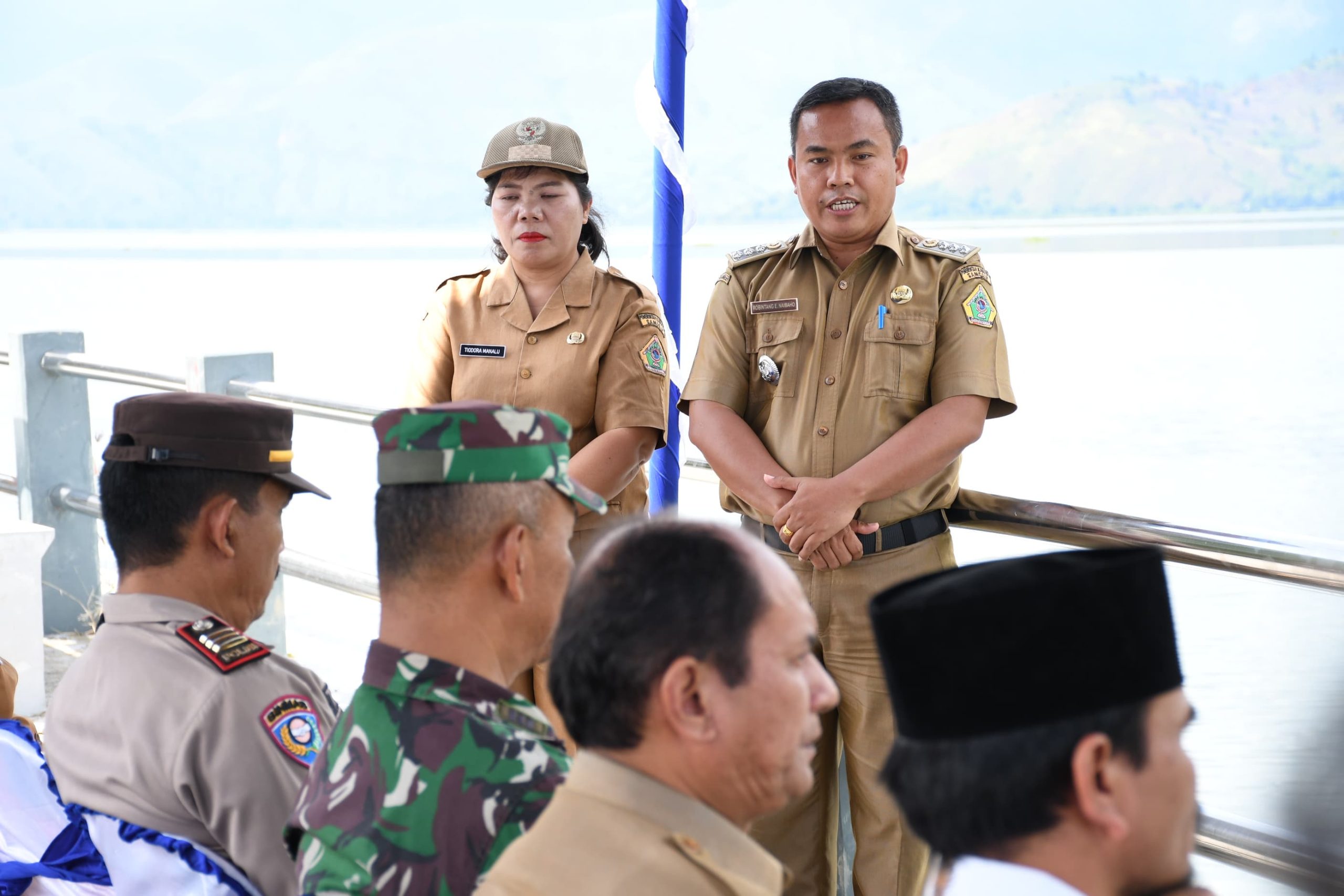 Sinergitas Dengan DKP Provsu, Bupati Samosir Bersama Forkopimda Tebar 290.000 Bibit Ikan Nila di Danau Toba