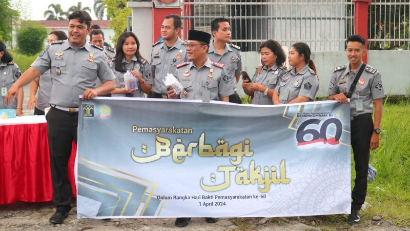 Semarak Ramadan dan Meriahkan HBP, Lapas Kelas IIA Pematangsiantar Bagikan Takjil kepada Masyarakat