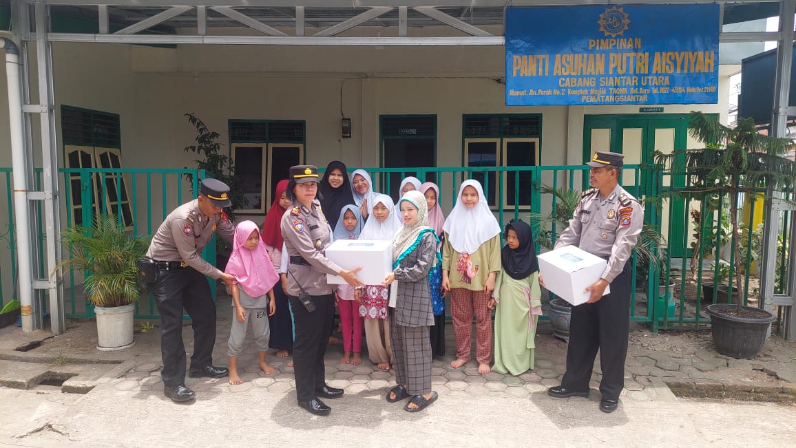 Polres Pematangsiantar Serahkan Paket Bingkisan Idul Fitri Kapolda Sumut ke Panti Asuhan