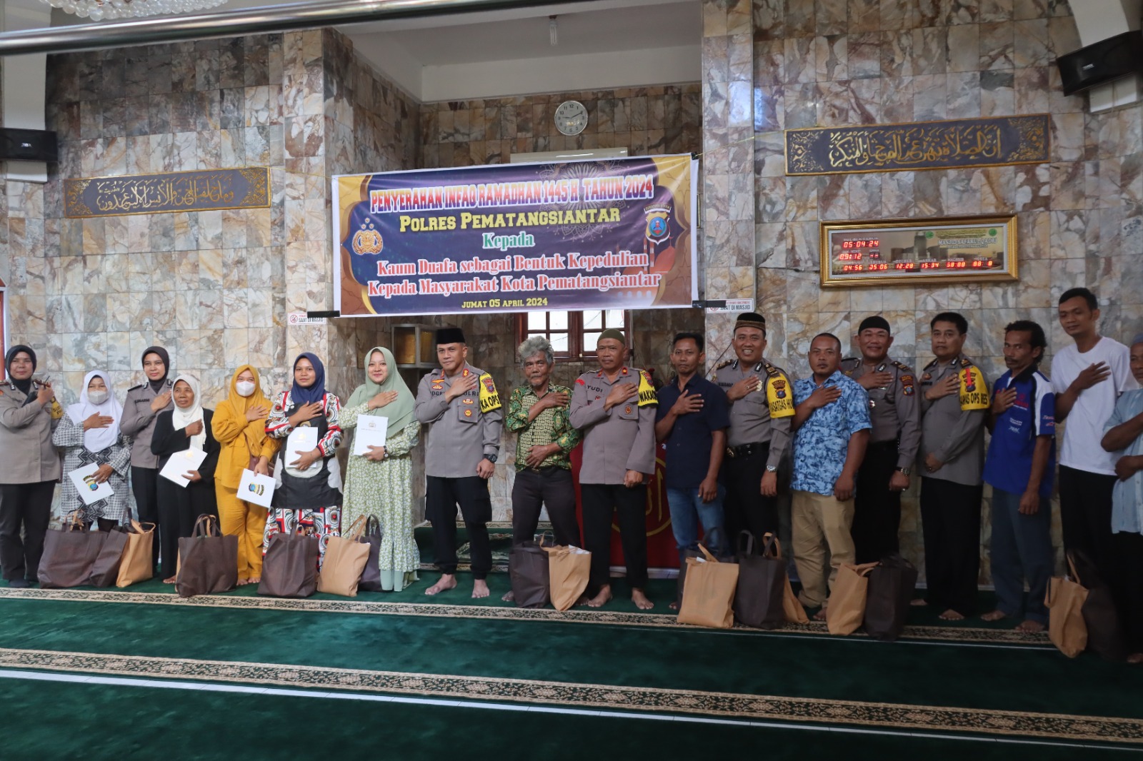 Polres Pematangsiantar Laksanakan Penyerahan Infaq Ramadhan 1445 H Tahun 2024 Kepada Kaum Duafa