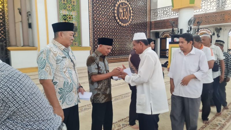 BKM Agung H. Achmad Bakrie Kisaran dan Bupati Asahan Salurkan Bantuan Kepada Anak Yatim dan Abang Becak