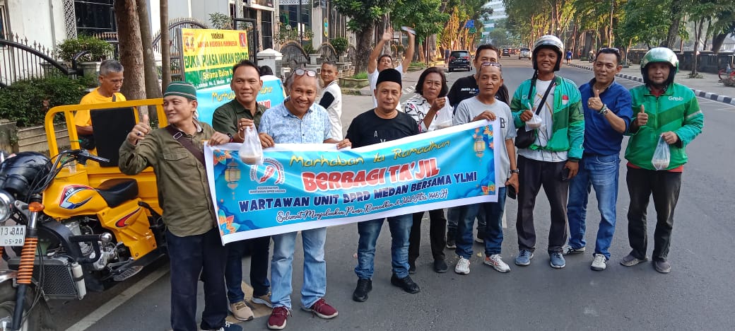 Safari Ramadhan dan Menyambut Idul Fitri 1445 H, Koordinator Wartawan Unit DPRD Medan dan YLMI Bagi Takjil