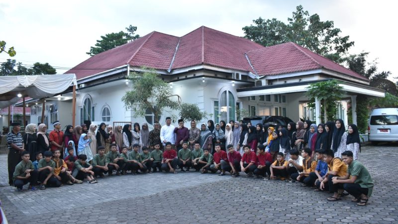 Pj Wako Jasman Buka Bersama dengan Puluhan Anak dari Panti Asuhan Aisyiyah