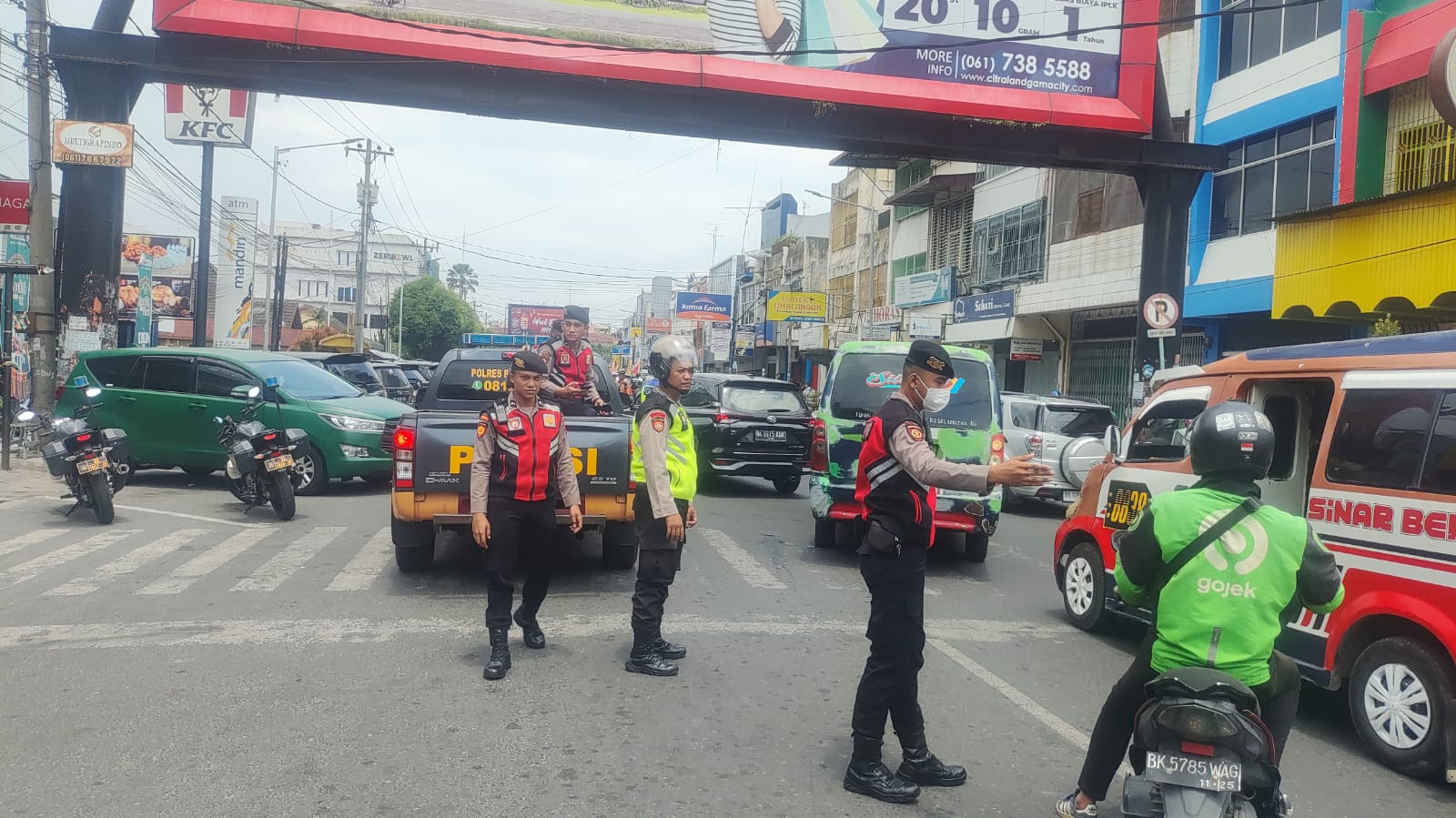 Sat Samapta Polres Pematangsiantar Patroli dan Laksanakan Gatur Lalin Antisipasi Kemacetan