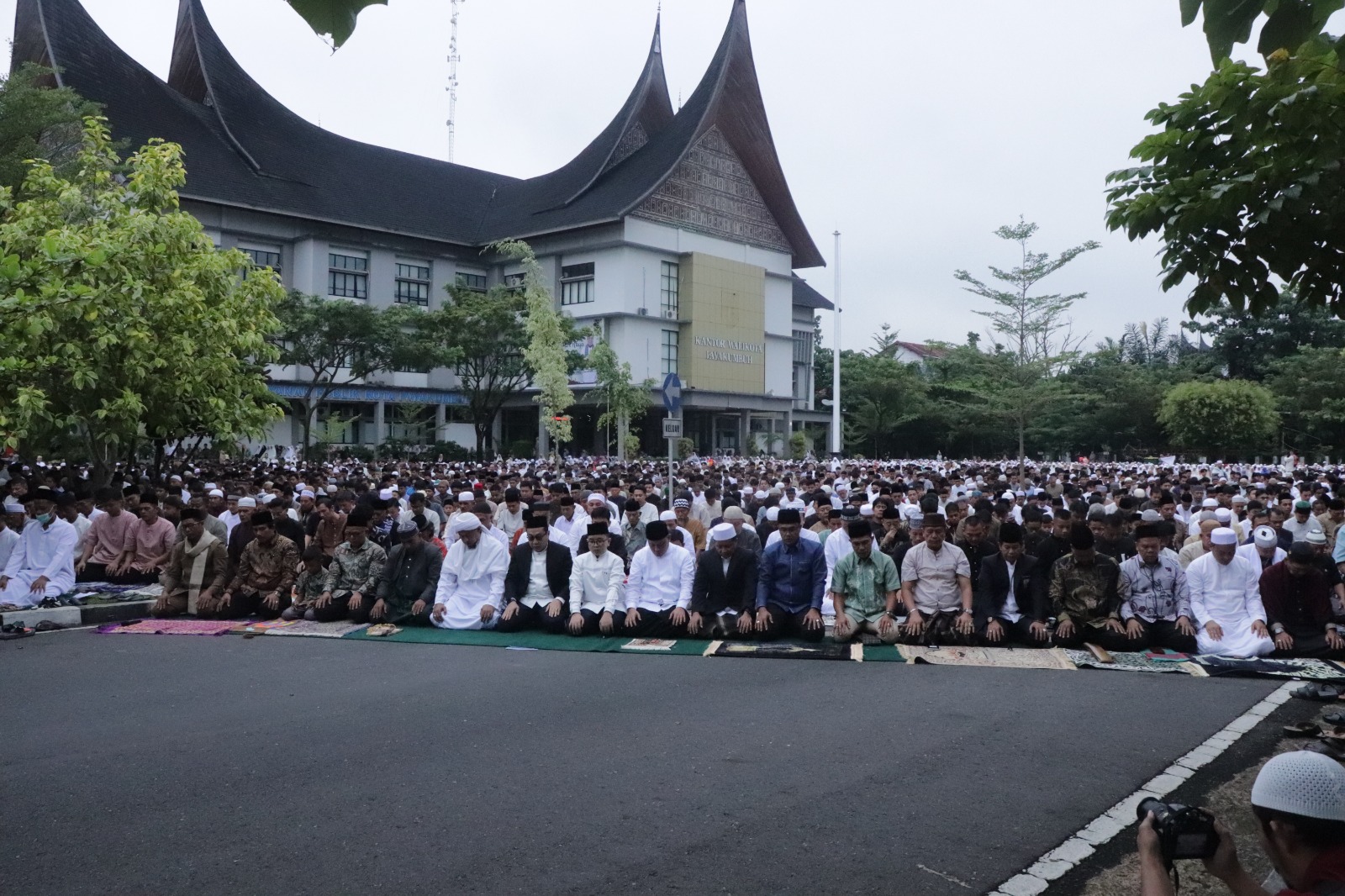 Pemko Payakumbuh Gelar Shalat Idul Fitri 1445 H di Pelataran Balai Kota
