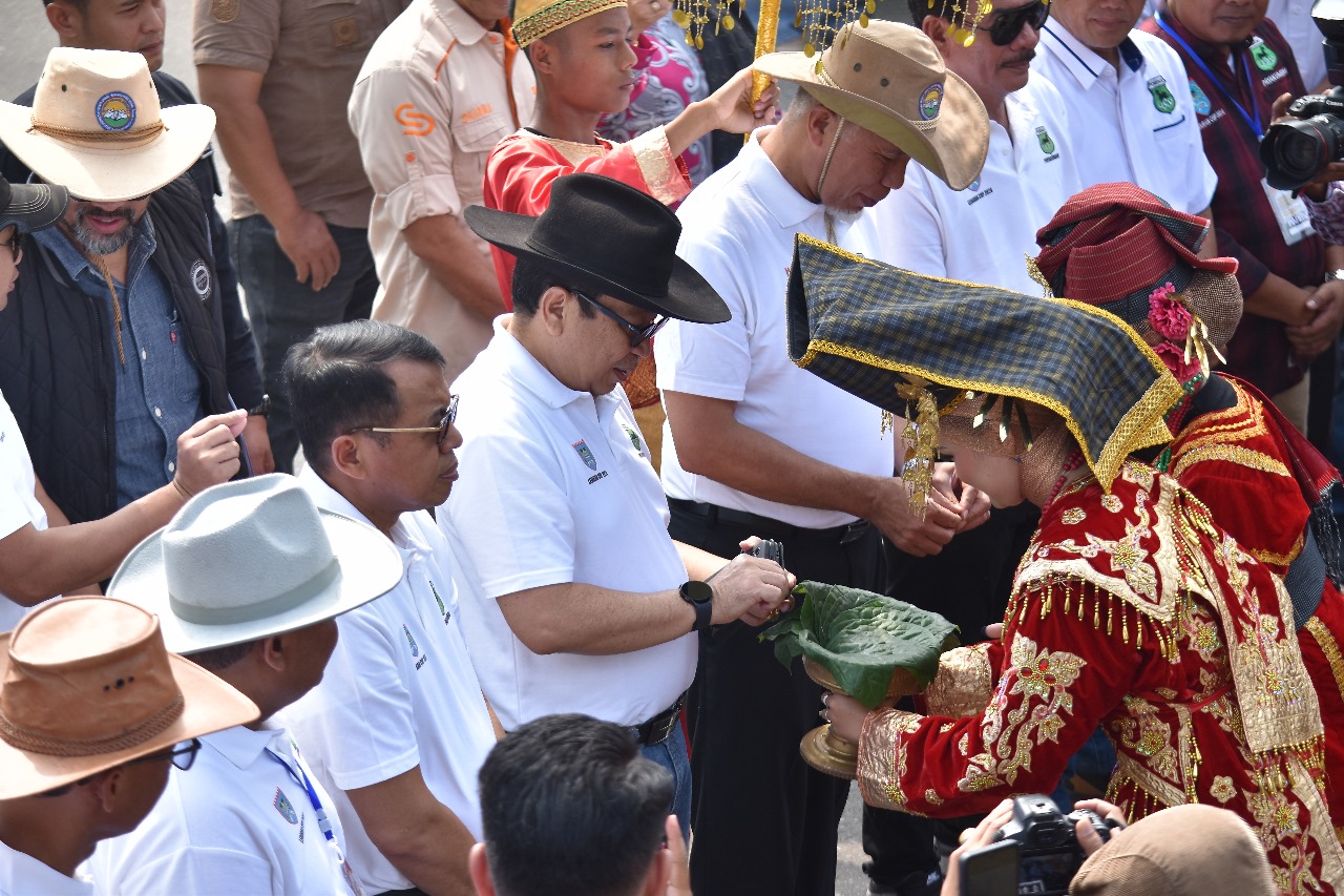 Pacuan Kuda Payakumbuh Lebaran CUP 2024, Resmi Dibuka Gubernur Sumbar Didampingi Pj Wali Kota Payakumbuh