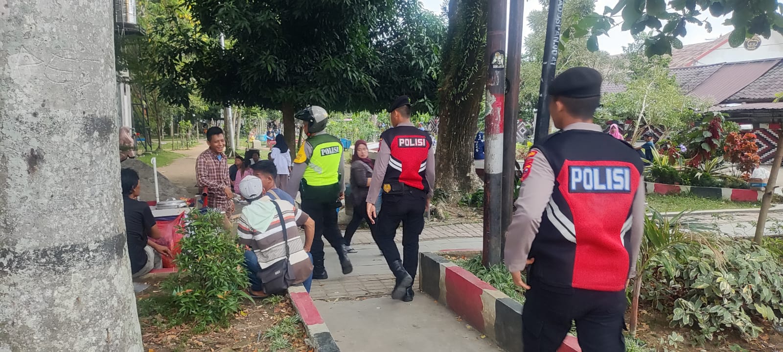 Ops Ketupat Toba 2024, Sat Samapta Polres Pematangsiantar Laksanakan Patroli Dialogis di Pusat Keramaian
