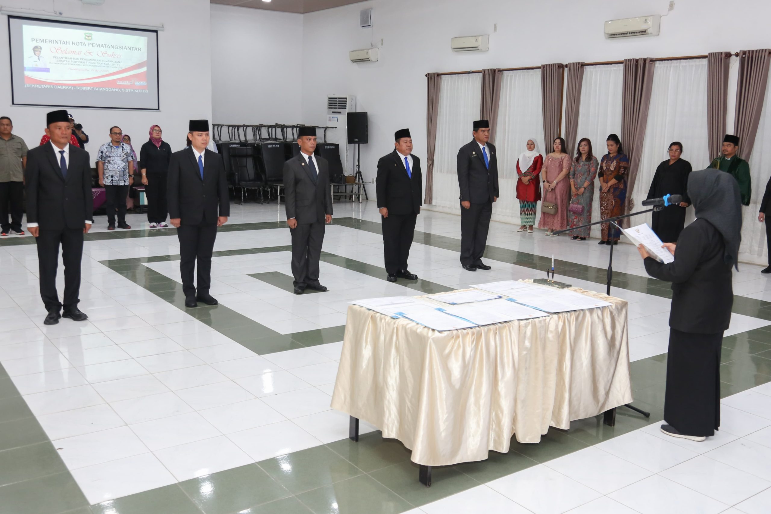 Wali Kota Pematangsiantar Lantik dan Ambil Sumpah Lima Pejabat Pimpinan Tinggi Pratama