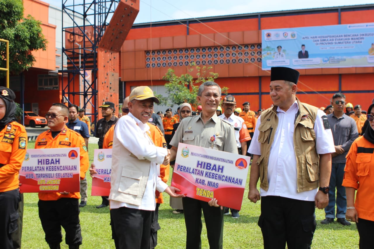Hari Kesiapsiagaan Bencana 2024, Pemprov Sumut Serahkan Bantuan Alat Kebencanaan Senilai 1,8 Miliar Untuk Kabupaten/Kota