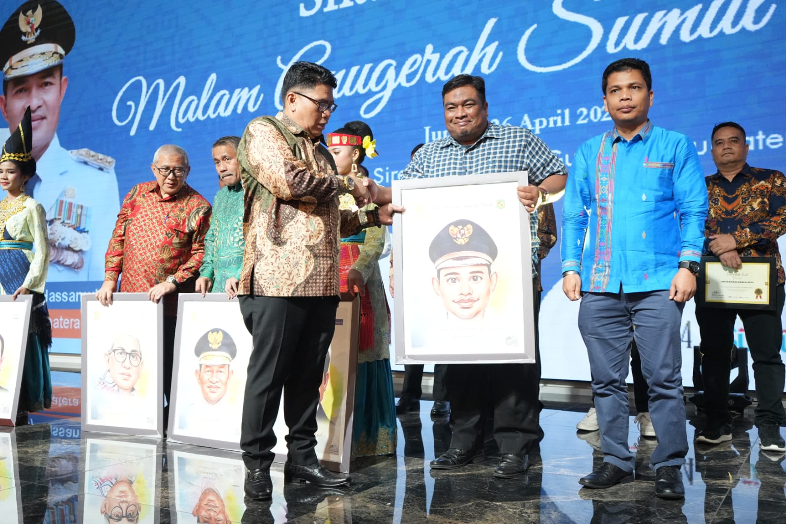 Wali Kota Medan Terima Penghargaan Dari Media Sumut 24