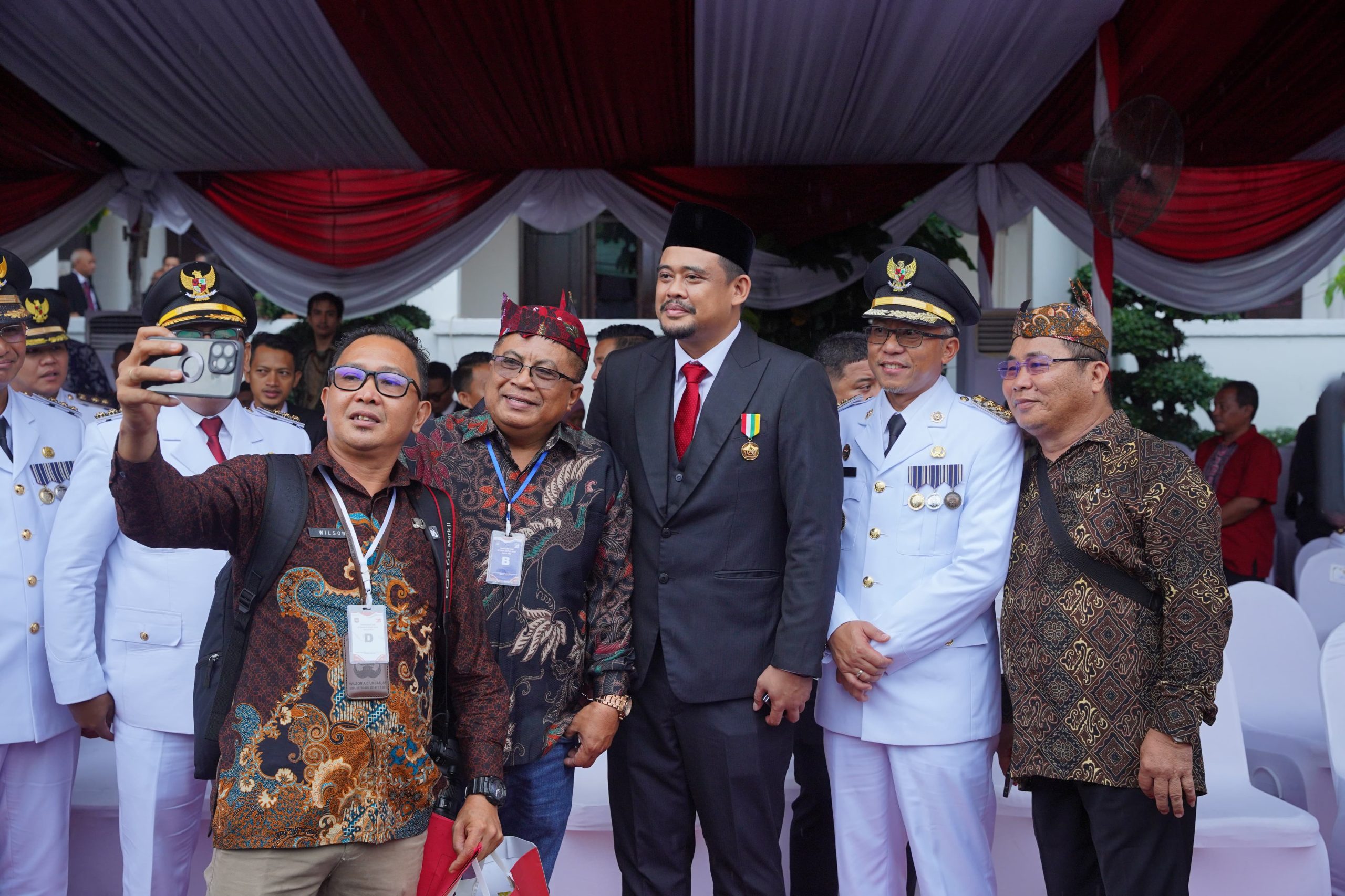 Diberikan Sekali Seumur Hidup, Bobby Nasution Raih Anugerah Tanda Kehormatan Satyalancana Karya Bhakti Praja Nugraha Atas Kinerja Tinggi dan Inovatif