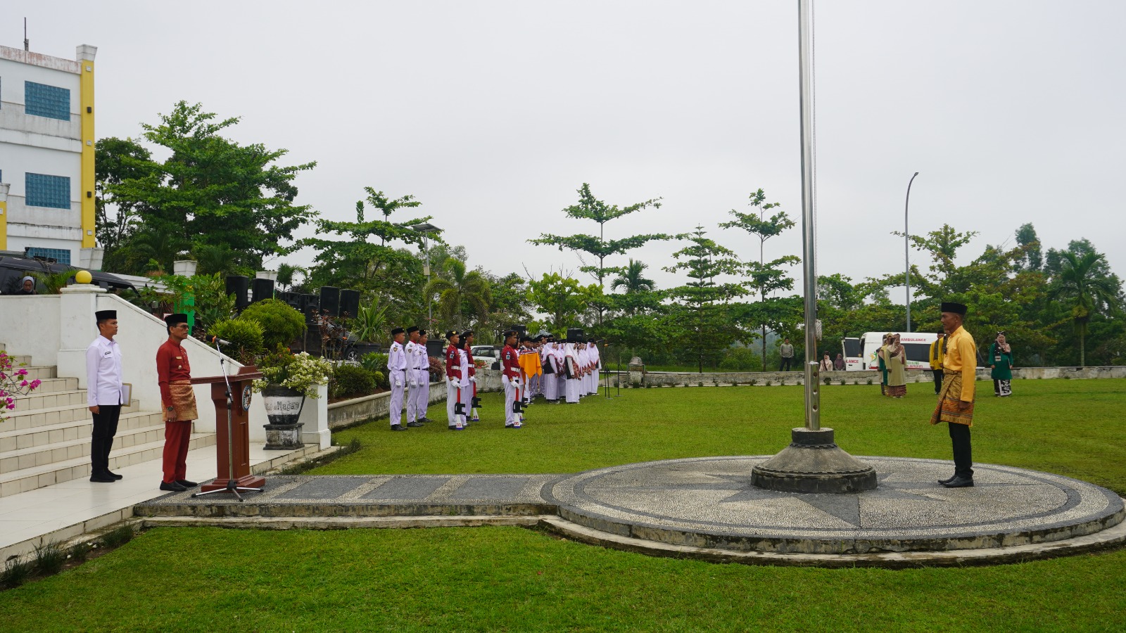 Bupati Safaruddin Pimpin Upacara Peringatan Hardiknas 2024
