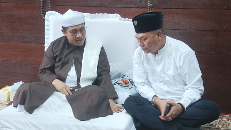 Silaturahmi ke Tuan Guru Besilam, Nikson Nababan Diberi Amalan Khusus