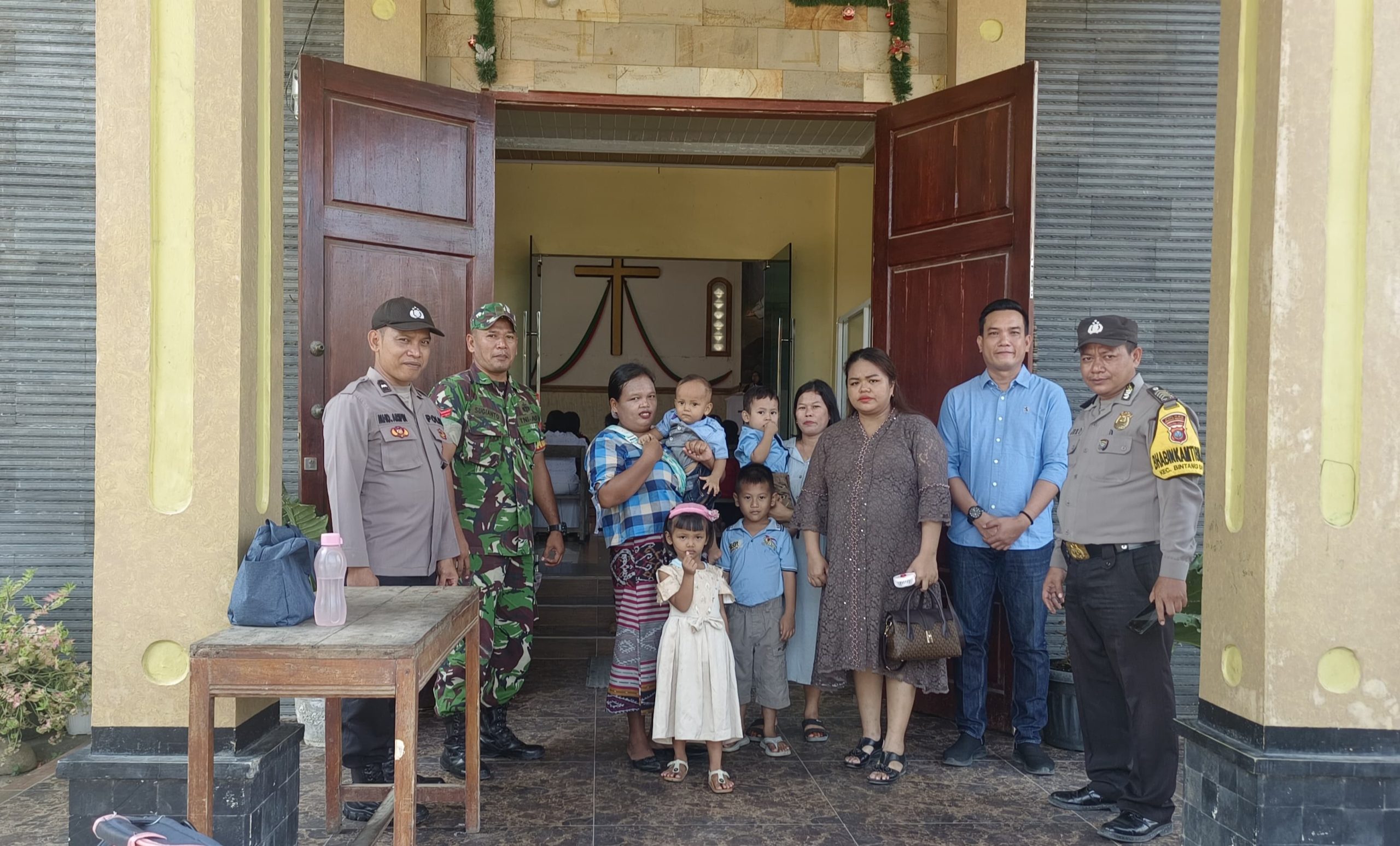 TNI-Polri Patroli Bersama Amankan Perayaan Hari Kenaikan Yesus Kristus di Wilkum Polsek Kotarih