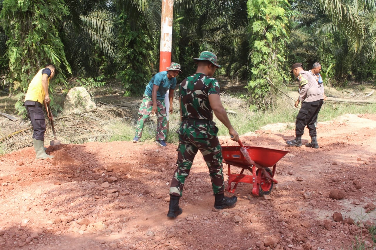 TNI Kolaborasi Bersama Pemda Dan Masyarakat Bangun Desa Melalui TMMD Ke-120 Kodim 0209/LB
