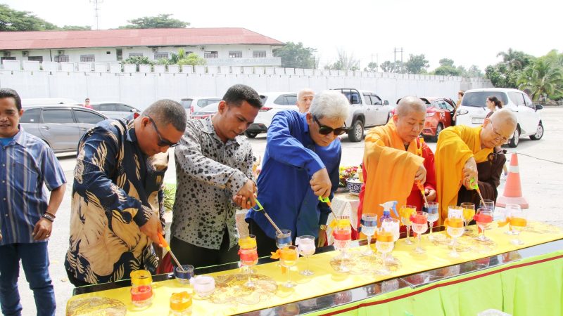 Wali Kota Diwakili Sekda Bersama Ketua Dekranasda Pematangsiantar Buka Pentas Seni dan Bazaar Waisak 2568 BE/2024 Perguruan Buddhist Manjusri