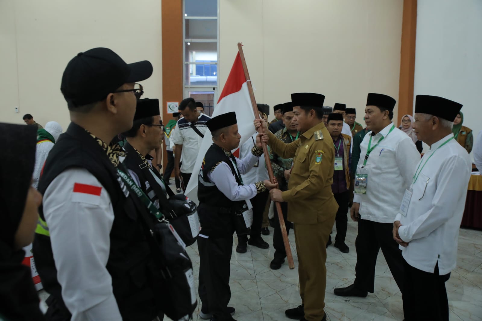Pj Gubsu Bersama Bupati Asahan Lepas Jama’ah Calon Haji Kloter I