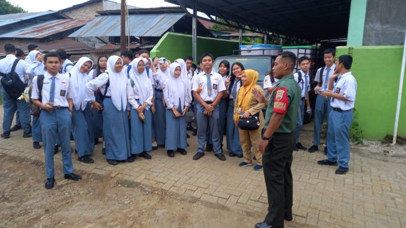 Melalui Komsos, Babinsa Berikan Motivasi Kepada Pelajar Siswa-Siswi SMA Di Wilayah Binaan