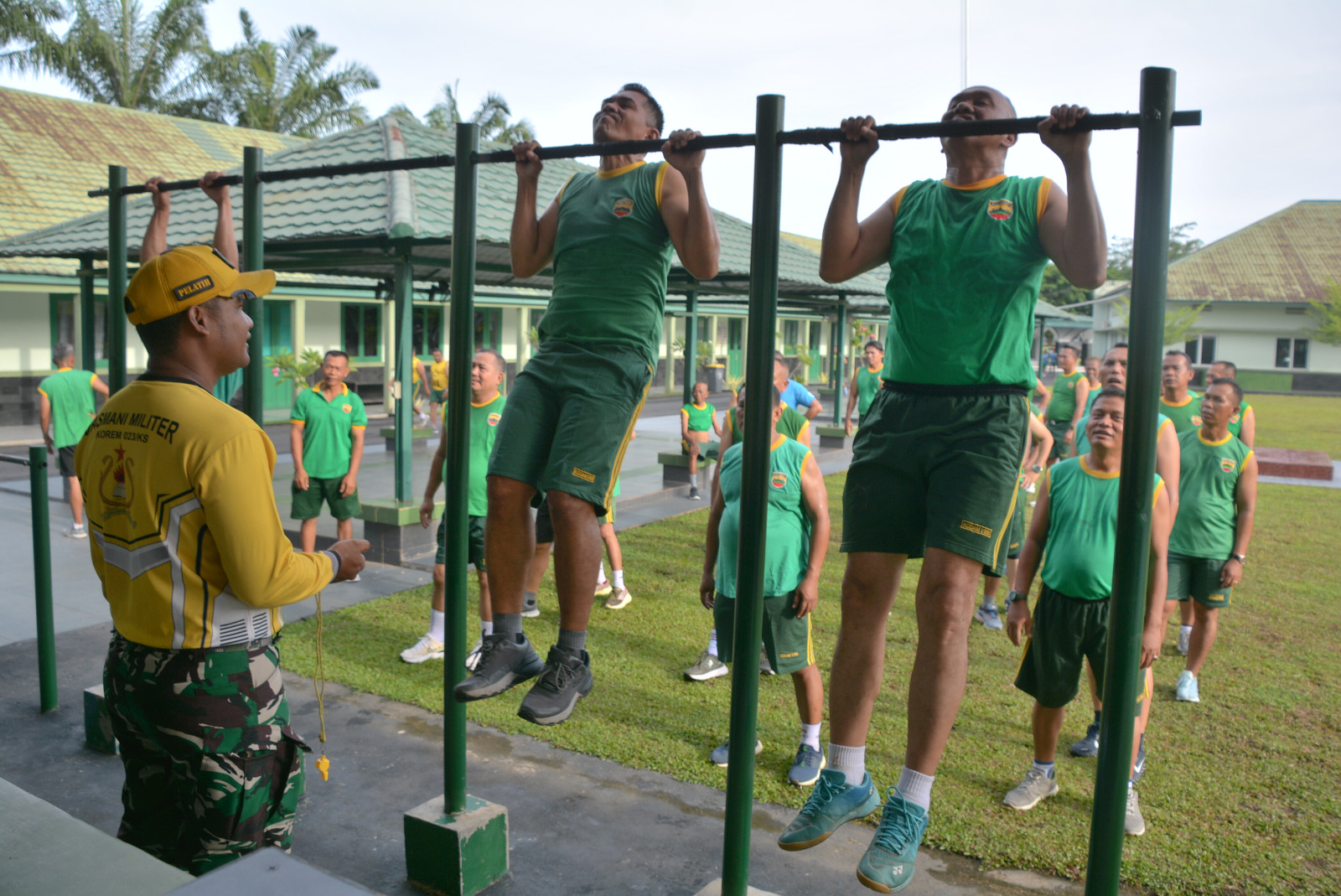 Tingkatkan Kemampuan Fisik Seluruh Perwira Jajaran Korem 023/KS Laksanakan Samapta Periodik I Ta. 2024