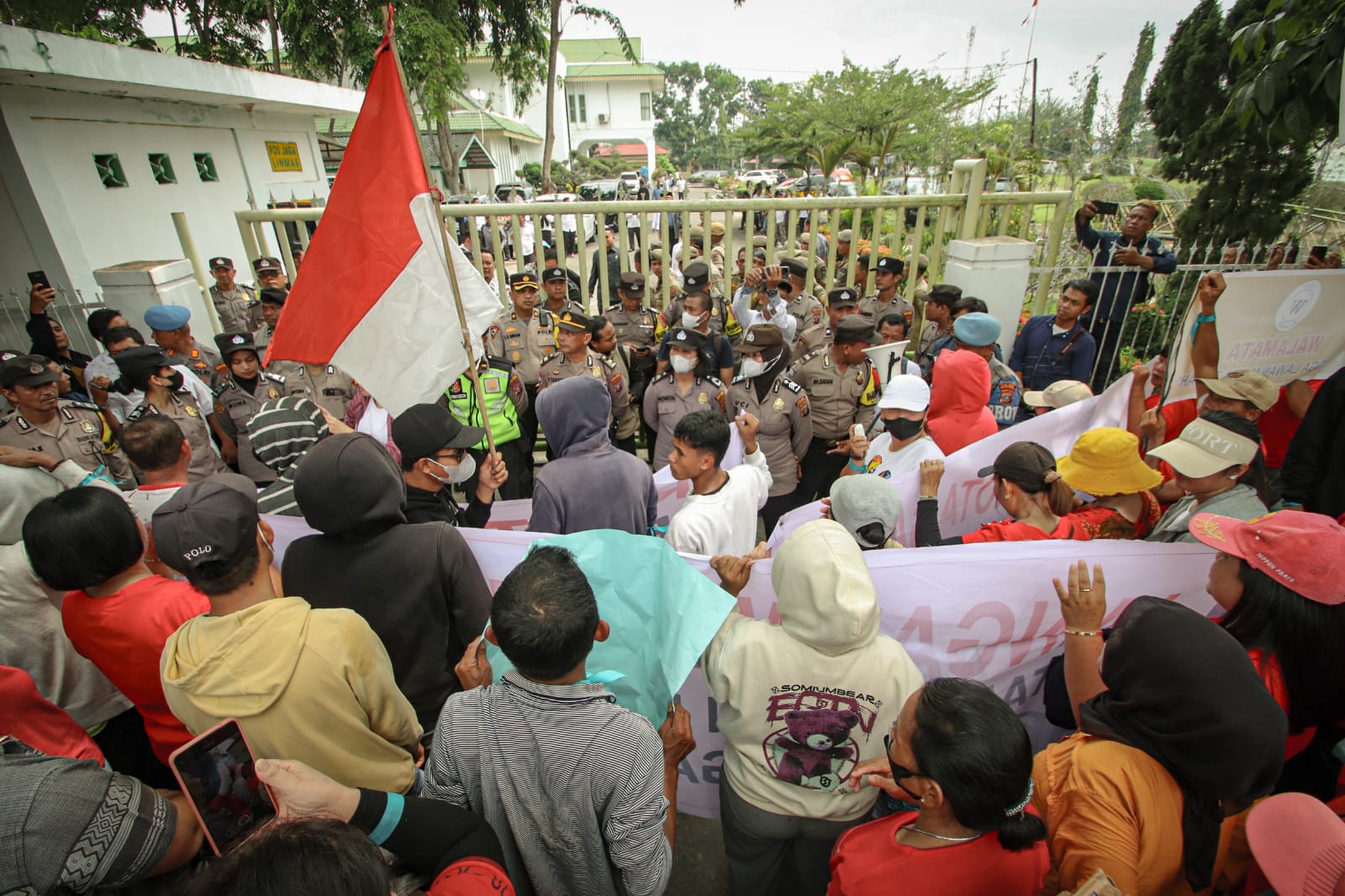 Aksi Damai di PN Sei Rampah dan DPRD Sergai, Forum Perjuangan Tanah Kota Galuh Minta Perhatian Presiden dan Menteri ART/BPN