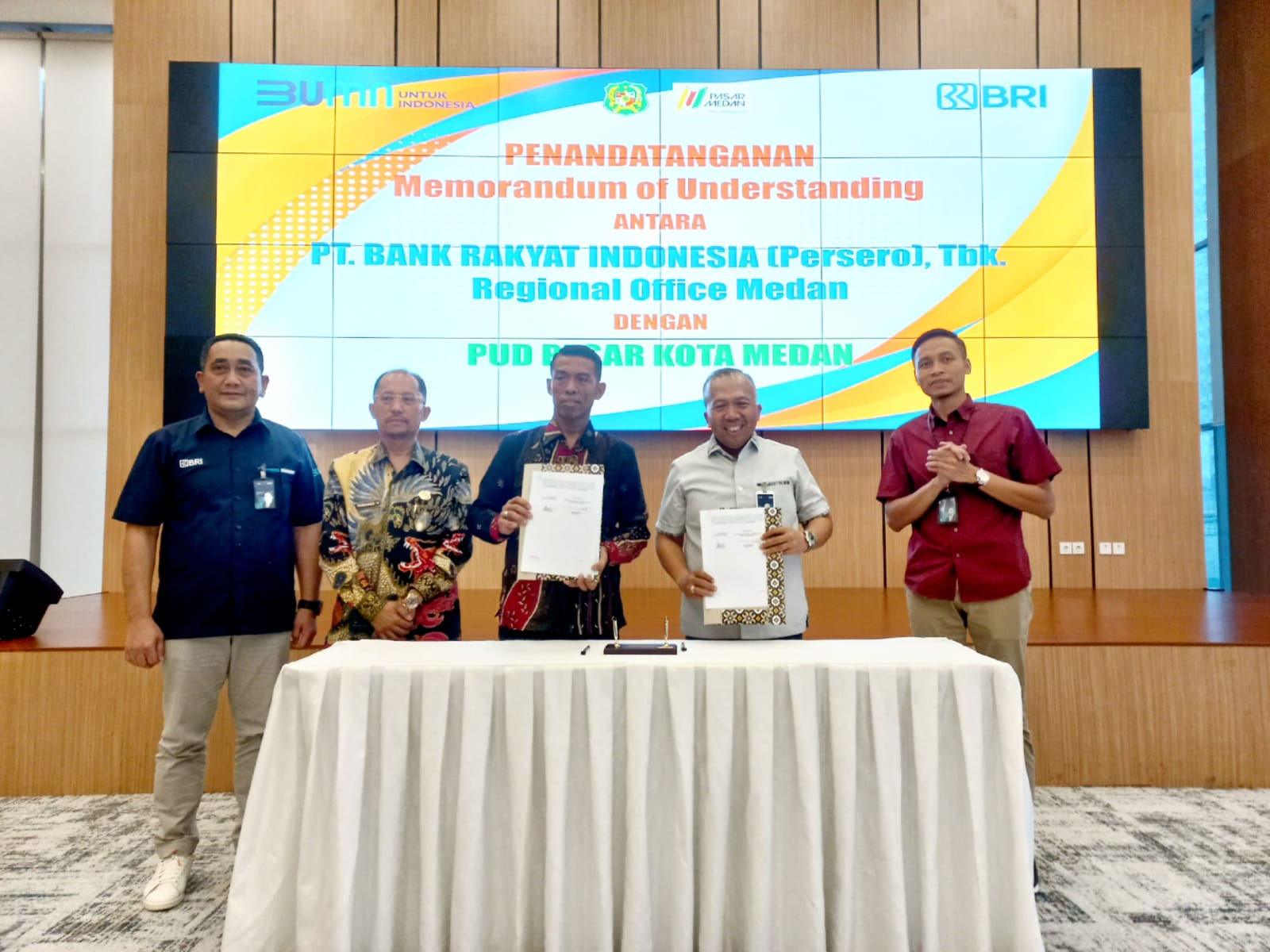 Tumbuhkan Ekosistem Digital di Pasar Tradisional, Bank BRI dan PUD Pasar Medan Teken MoU