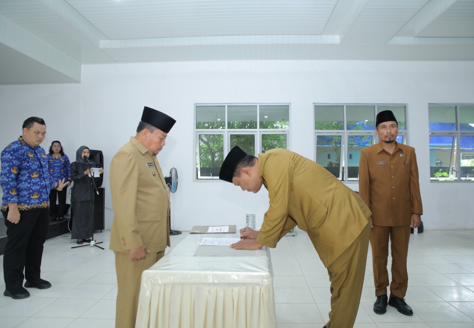 Asisten Administrasi Umum Kabupaten Asahan Lantik 43 Kepala UPTD