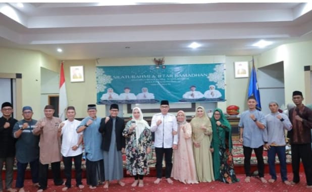 Pj Walikota Buka Puasa Bersama Dengan Satpol PP Kota Pangkalpinang