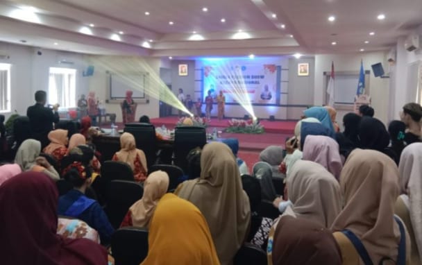 Kenang Semangat Juang R.A Kartini, Pemkot Pangkalpinang Gelar Lomba Fashion Show Kebaya Nasional